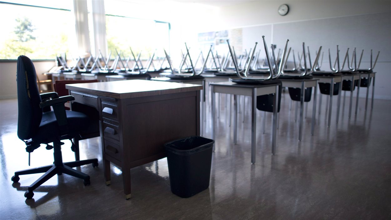 Une salle de classe vide à l’école secondaire McGee de Vancouver, le 5 septembre