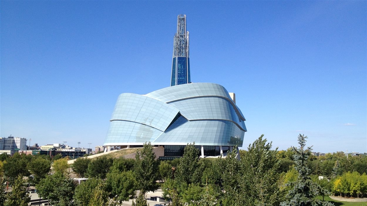 Le Musée canadien pour les droits de la personne et une partie du lieu historique national de La Fourche le 15 septembre. 