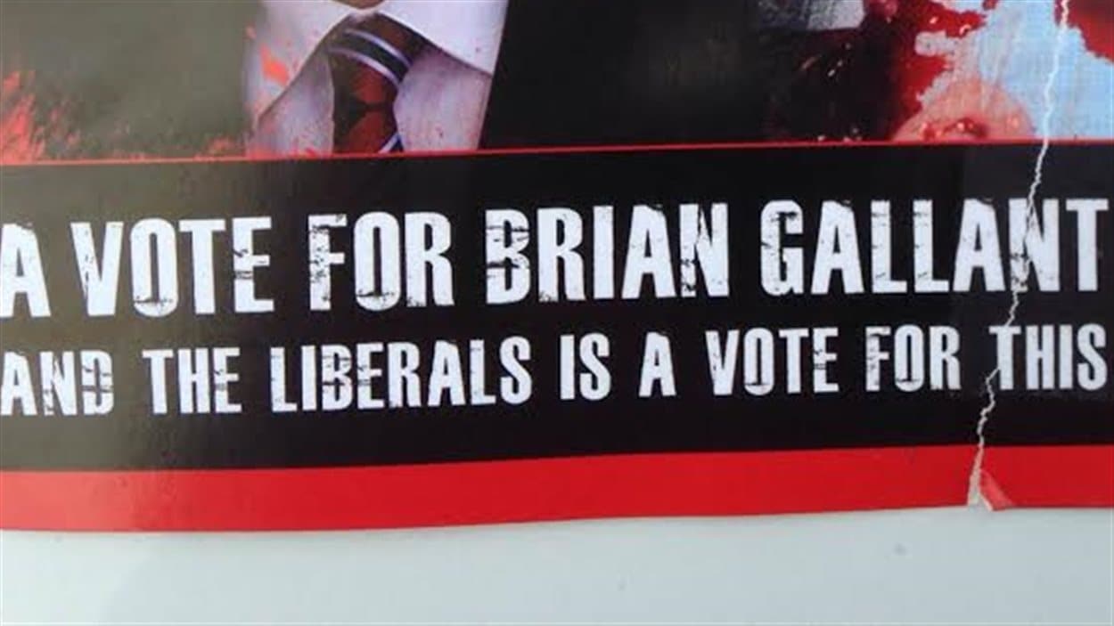 Une publicité morbide, montrant un foetus avorté, invite les gens à ne pas voter pour les libéraux