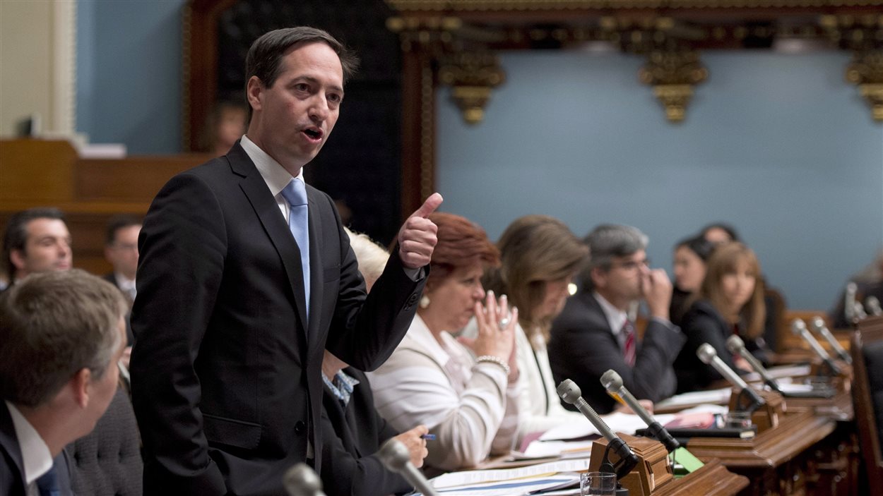 Le chef de l’opposition, Stéphane Bédard, questionne le gouvernement de Philippe Couillard à l’occasion de la rentrée parlementaire à Québec le 16 septembre 2014.