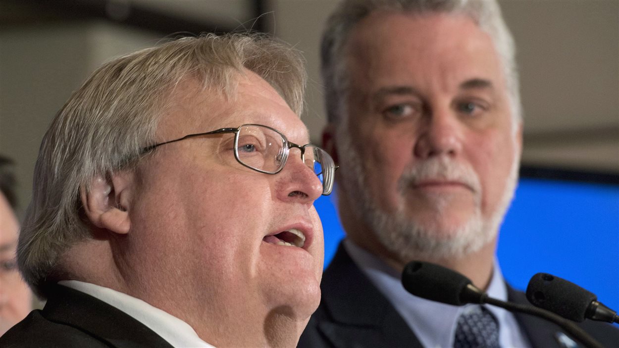 Gaétan Barrette, ministre de la Santé du Québec en compagnie du premier ministre Phillipe Couillard