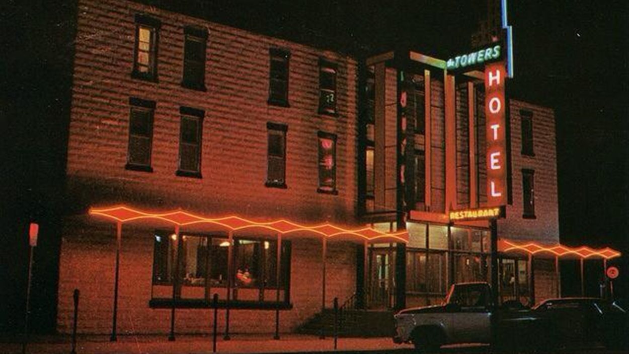 Un hôtel détruit par le feu à Dauphin au Manitoba RadioCanada