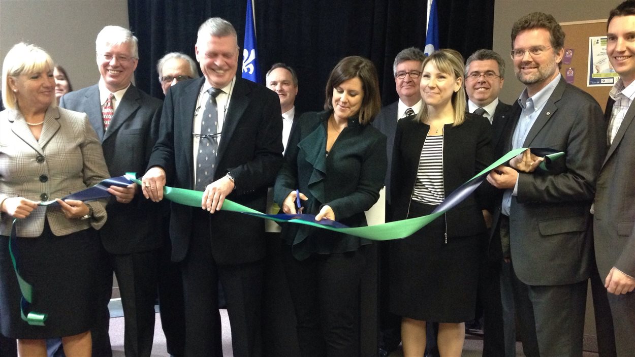 La ministre de la Justice Stéphanie Vallée procède à l'ouverture du Centre de justice de proximité à Gatineau