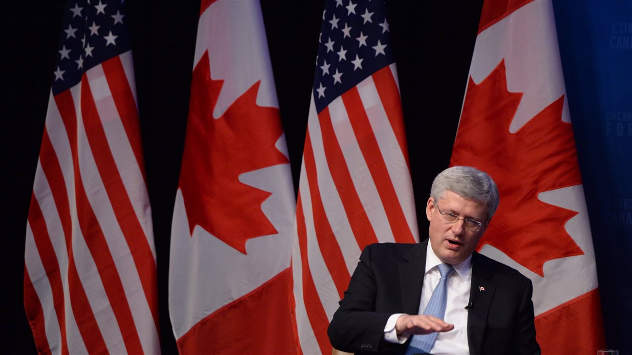 Le premier ministre Stephen Harper participait à New York à une séance de questions-réponses en compagnie de l'éditeur du Wall Street Journal, à l'intention d'un auditoire composé de personnes du milieu des affaires.