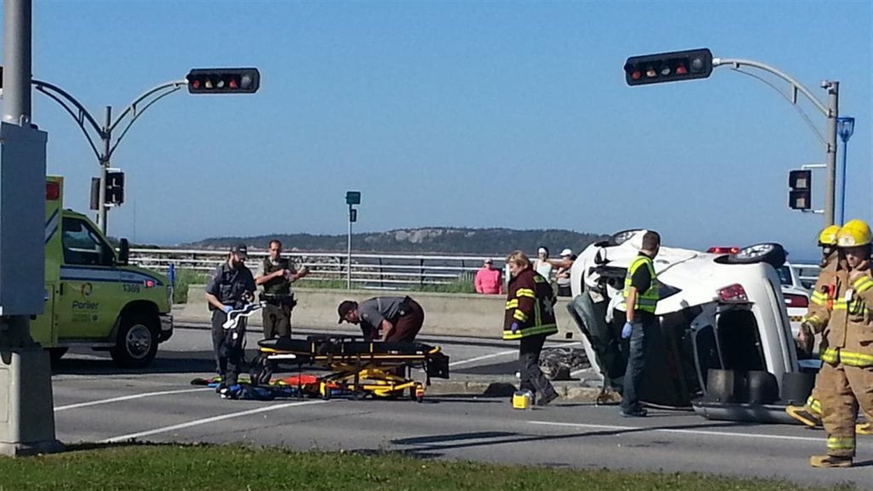 Accident de voiture au centreville de Rimouski 1 blessé grave RadioCanada.ca