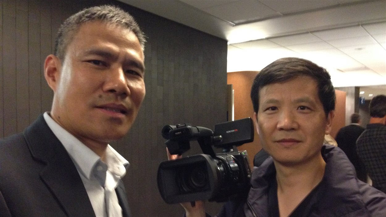 Jian Xu, correspondant canadien de CCTV News Channel, avec son caméraman