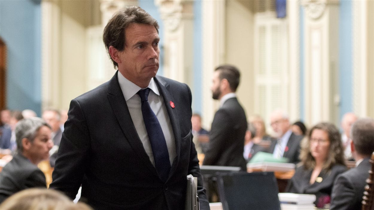 Le député péquiste de Saint-Jérôme, Pierre Karl Péladeau, a quitté l'Assemblée nationale avant la tenue du vote.
