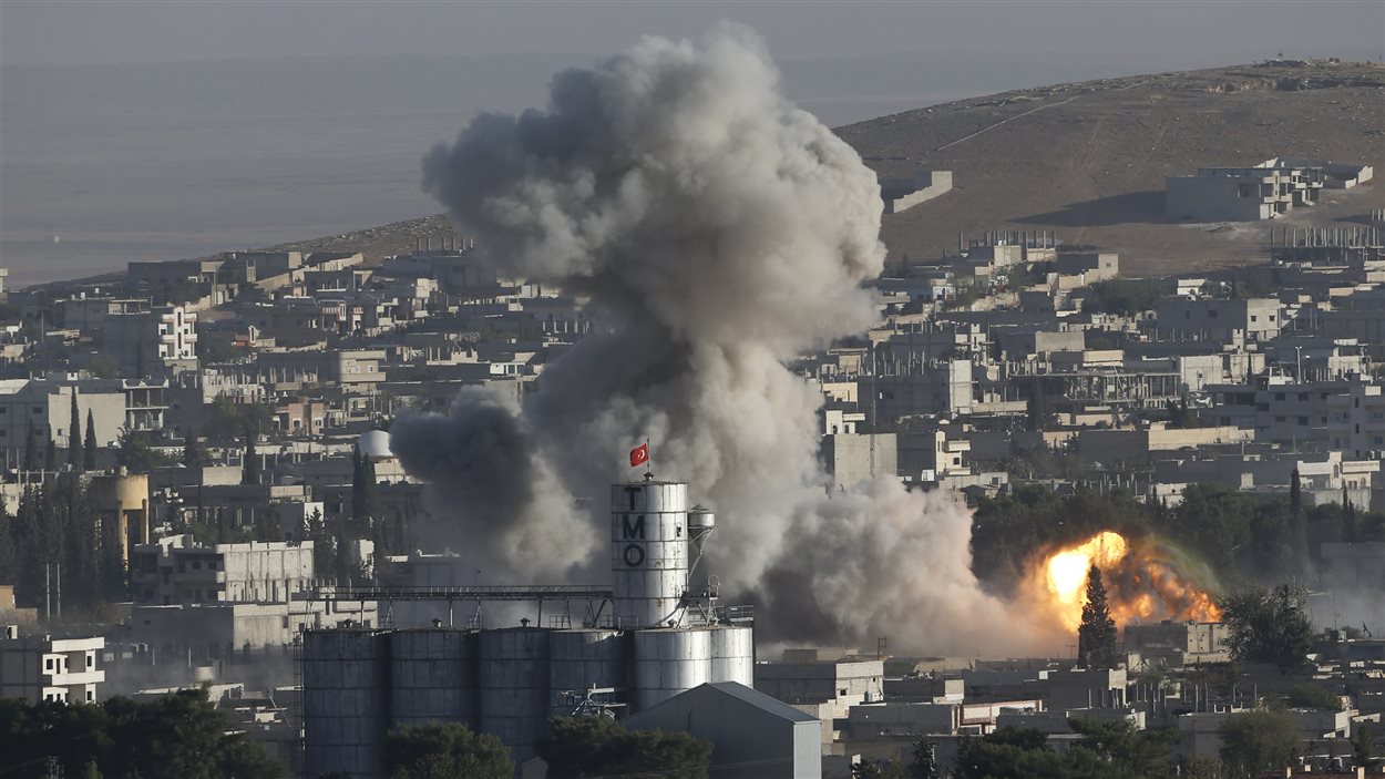 Des positions de l'État islamique à Kobané bombardées par l'aviation de la coalition