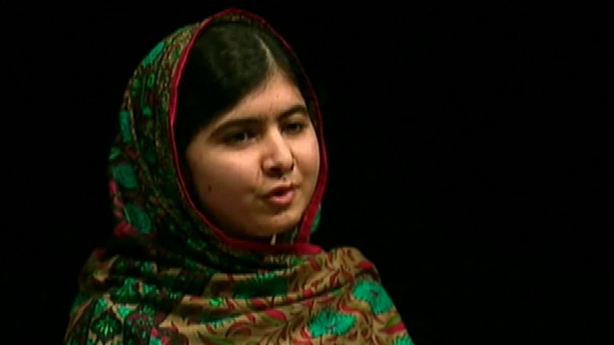 Malala Yousafzai réagit à l'obtention du prix Nobel de la paix à Birmingham, en Grande-Bretagne