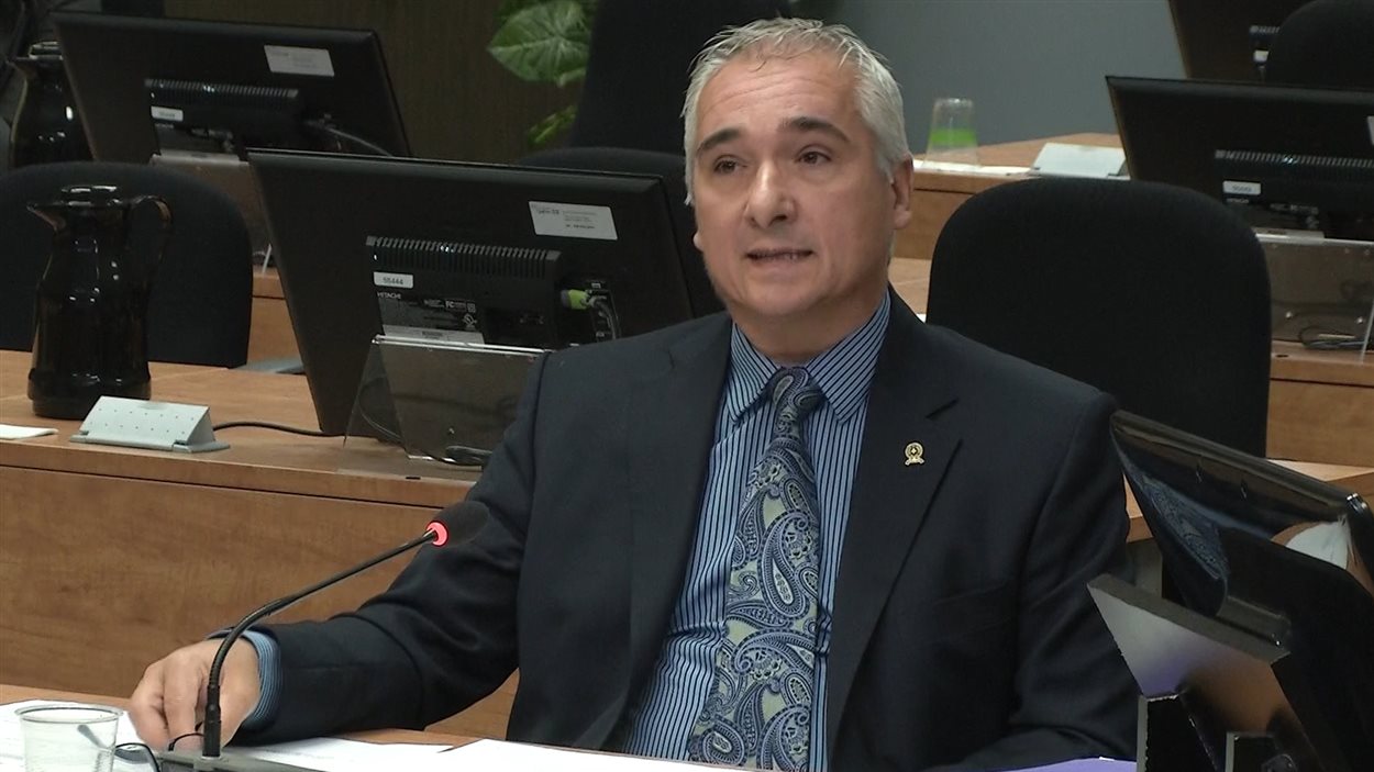 Le directeur des communications de la Sureté du Québec, Michel Forget, témoignant devant la commission Charbonneau.