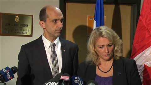 La ministre de la Sécurité publique, Lise Thériault et son homologue fédéral Steven Blaney. 
