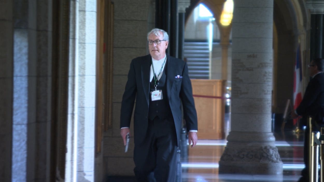 Le sergent d'armes de la Chambre des communes, Kevin Vickers, après avoir abattu le tireur présumé dans le parlement.