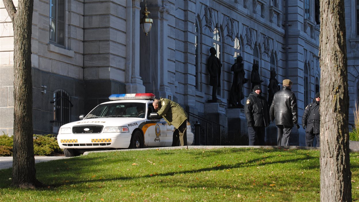 La présence policière a été accrue aux abords de l’hôtel du Parlement de Québec