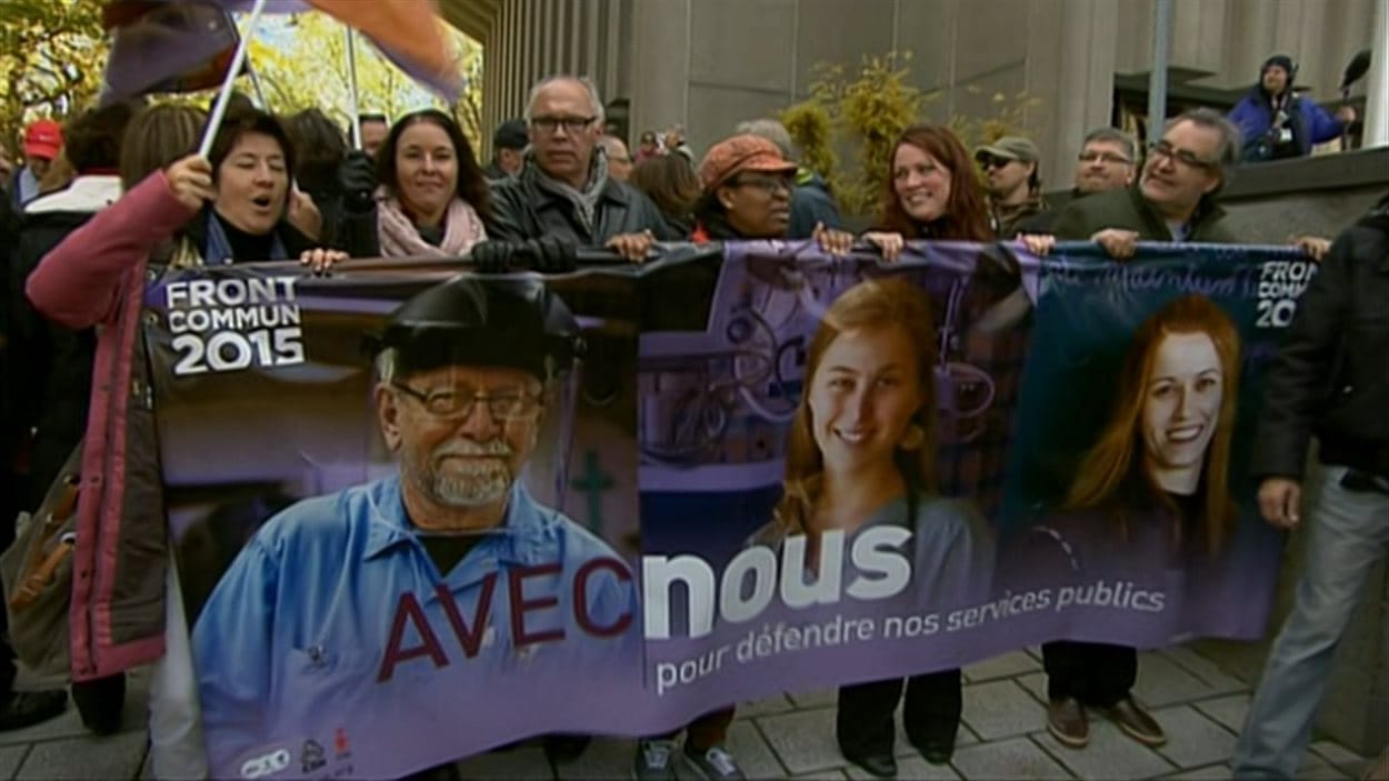 Le Front commun qui regroupe la CSN, la FTQ et le Secrétariat intersyndical (APTS, SFPQ, CSQ) ont manifesté à Québec.