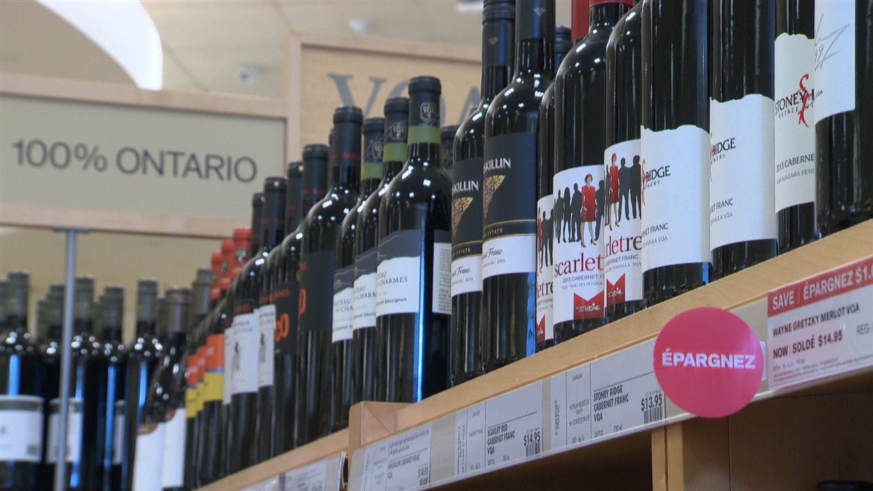 Des vins sur une tablette au LCBO
