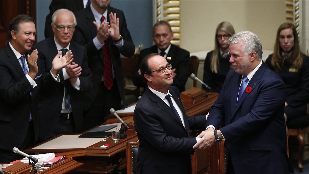 Le président français, François Hollande, reçu par le premier ministre du Québec, Philippe Couillard.