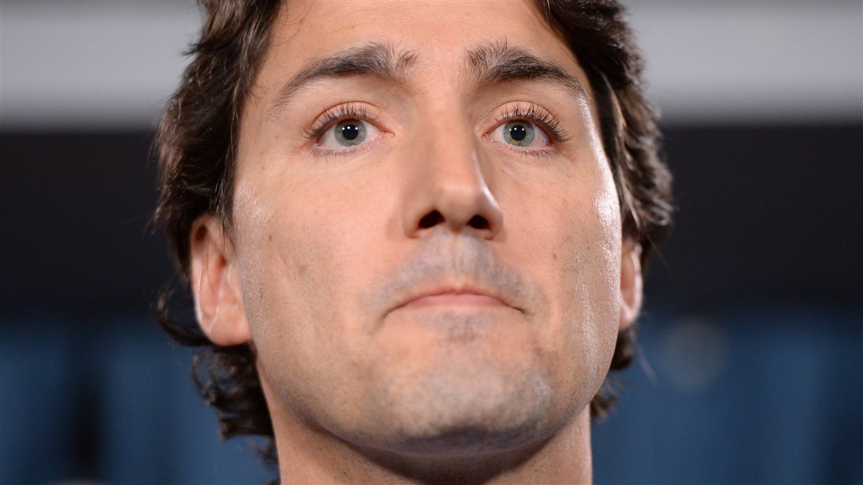 Le chef du PLC, Justin Trudeau, fait une déclaration aux médias après avoir suspendu deux députés de son caucus, en raison des allégations d'inconduite qui les frappent.