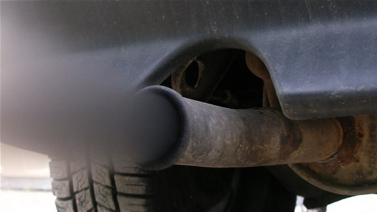 Tuyau d'échappement d'une voiture