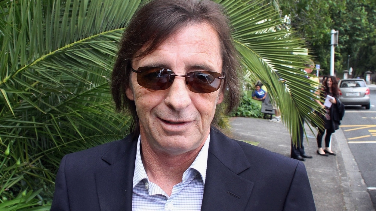 Phil Rudd à la sortie de la cour du disctrict de Tauranga en Nouvelle-Zélande.