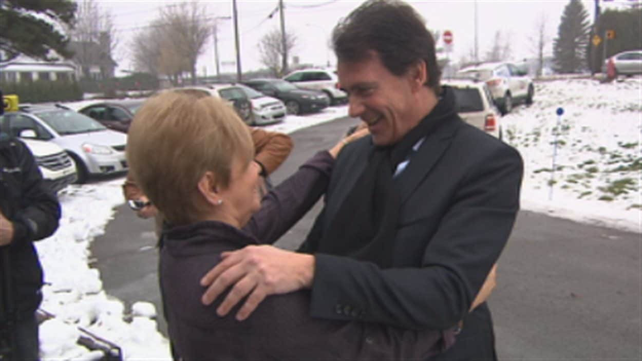 Le député péquiste Pierre Karl Péladeau, avec l'ancienne députée Noëlla Champagne