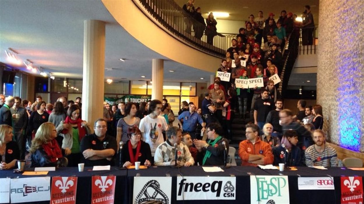 Manifestants au cégep du Saguenay - Lac-Saint-Jean