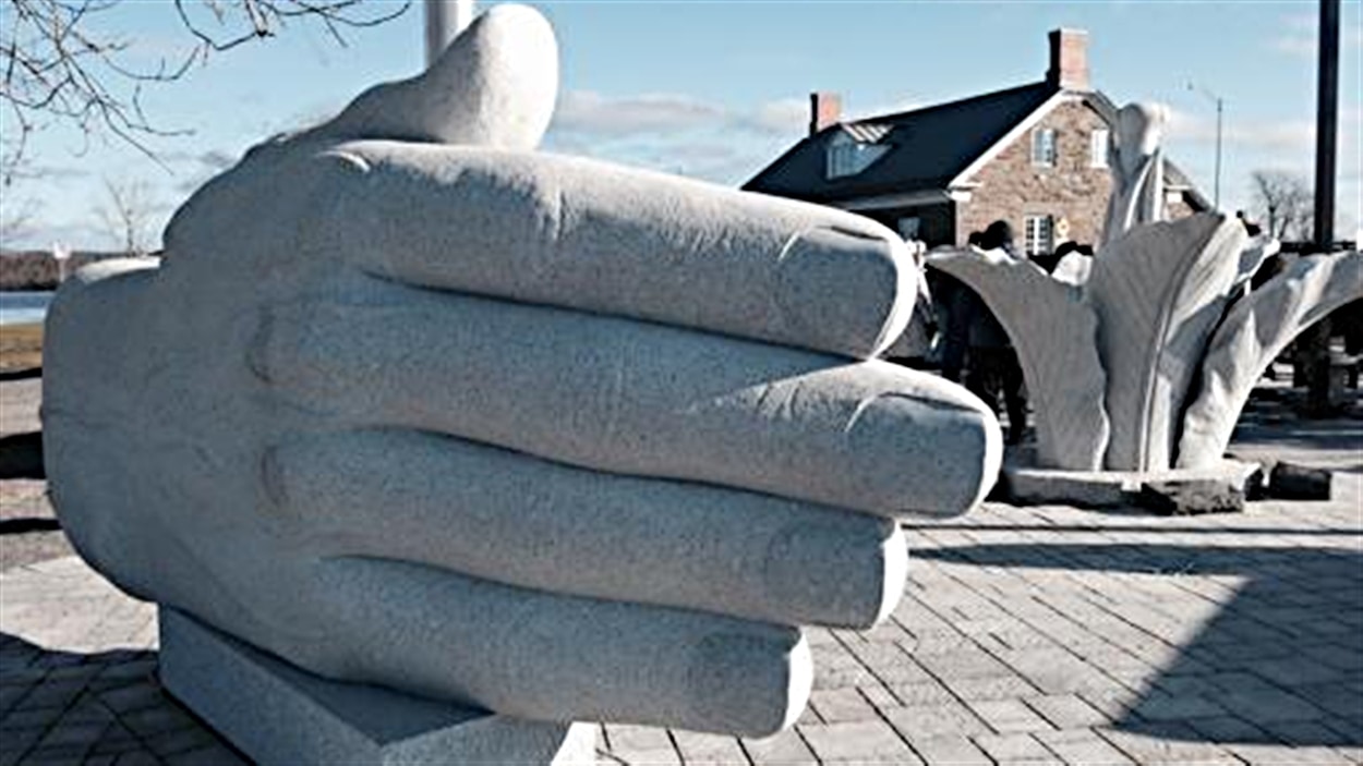 Voici le nouveau Monument de la francophonie à Hawkesbury. (28-11-14)