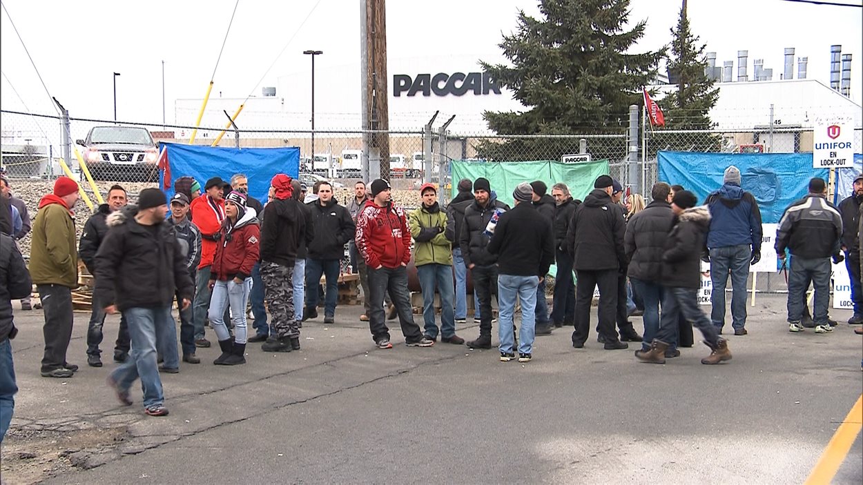 Lockout à l'usine Paccar de SainteThérèse RadioCanada
