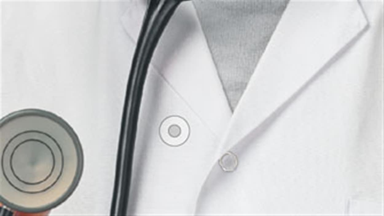 Louis Godin, président de la Fédération des médecins omnipraticiens du Québec
Le ministre de la Santé Gaétan Barrette entend imposer un nombre minimal de patients aux médecins du Québec. Une annonce qui prend par surprise Louis Godin, président de la Fédération des médecins omnipraticiens du Québec
