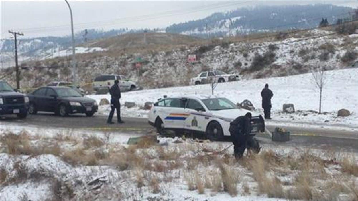 Des policiers et un chien renifleur à Kamloops
