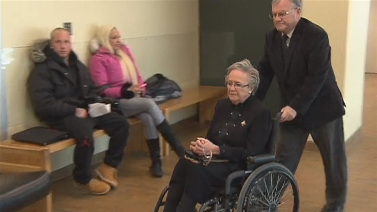 Lise Thibault avait les traits tirés à son arrivée au palais de justice de Québec.