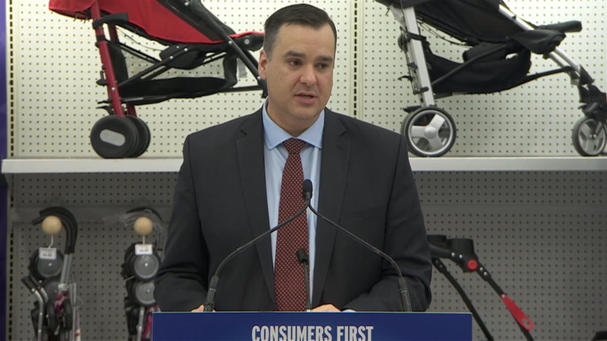 Le ministre de l'Industrie et du Commerce, James Moore