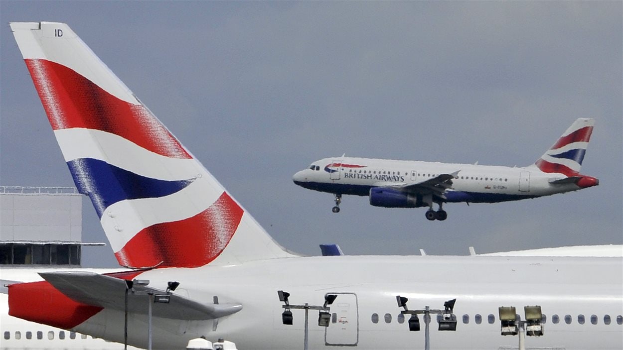 Le trafic aérien reprend au-dessus de Londres | Radio-Canada