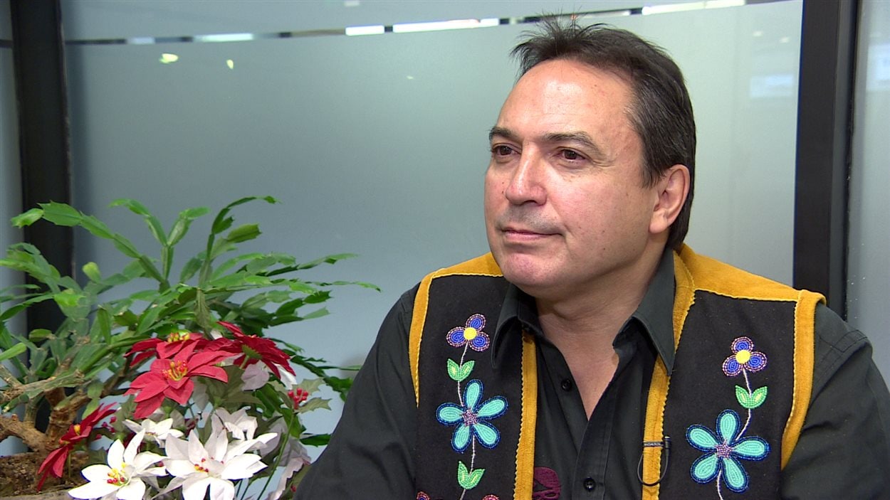Perry Bellegarde, chef de l'Assemblée des premières nations, explique que la loi antitabac ne s'applique pas dans les réserves autochtones.