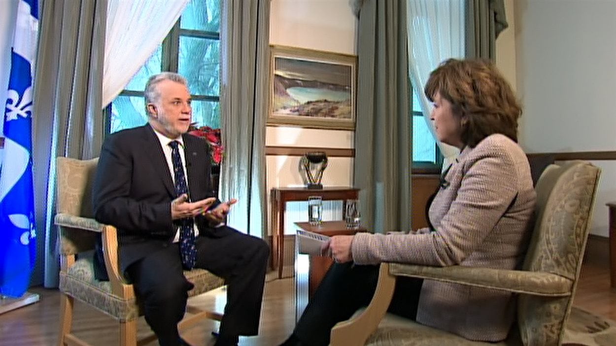 Le premier ministre Couillard répond aux questions de Céline Galipeau.