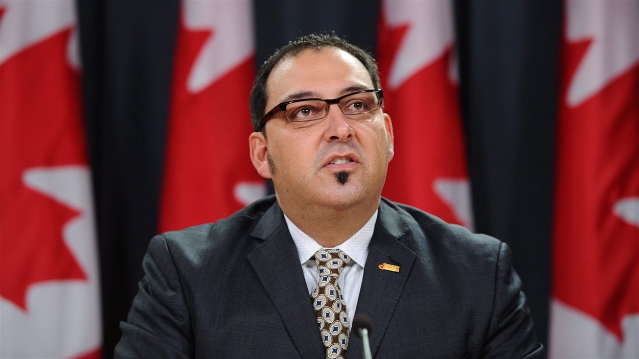 Le député fédéral Glenn Thibeault abandonne le NPD pour se présenter sous la bannière des libéraux provinciaux lors d'une élection partielle à Sudbury.