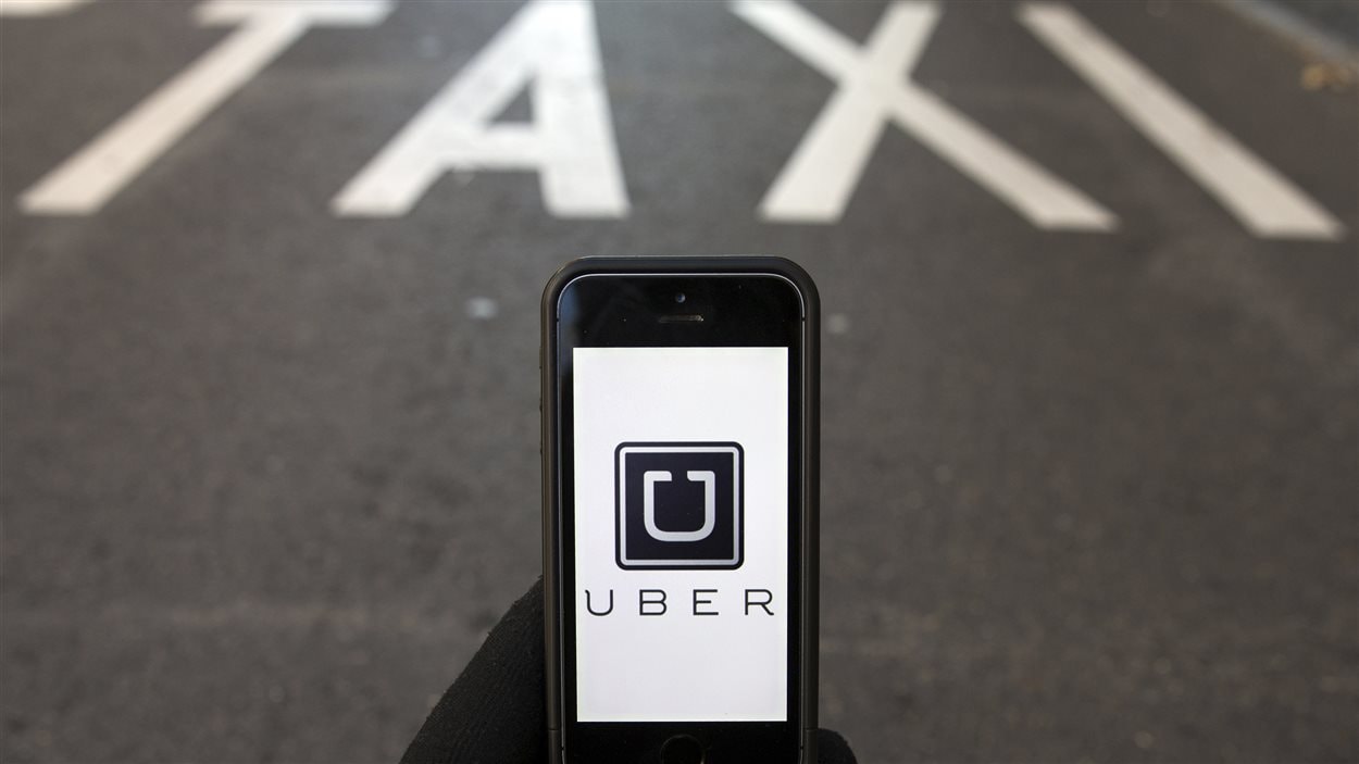 À Edmonton, les conducteurs d'Uber qui feront payer leurs passagers pourront écoper d'une amende.