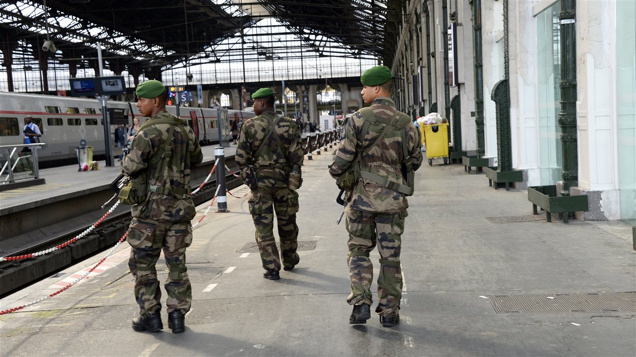 La France annonce le déploiement de 200 à 300 militaires supplémentaires dans le cadre de l'opération vigipirate.