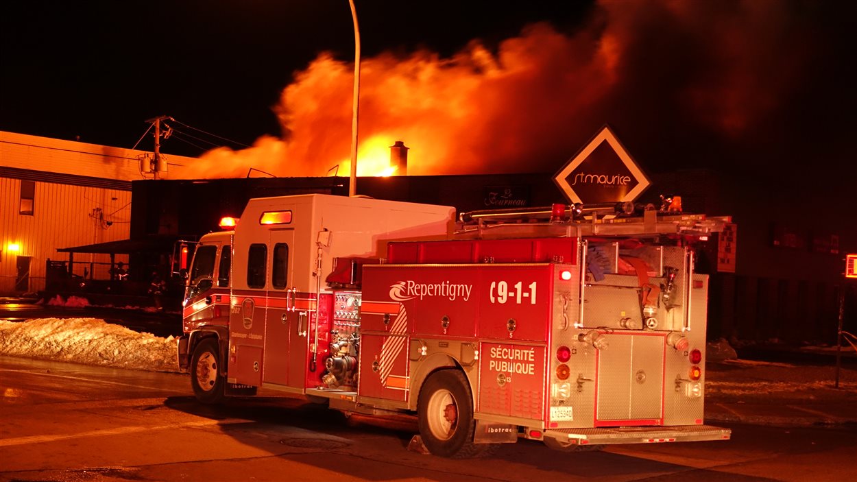 Un bar part en fumée à Repentigny RadioCanada