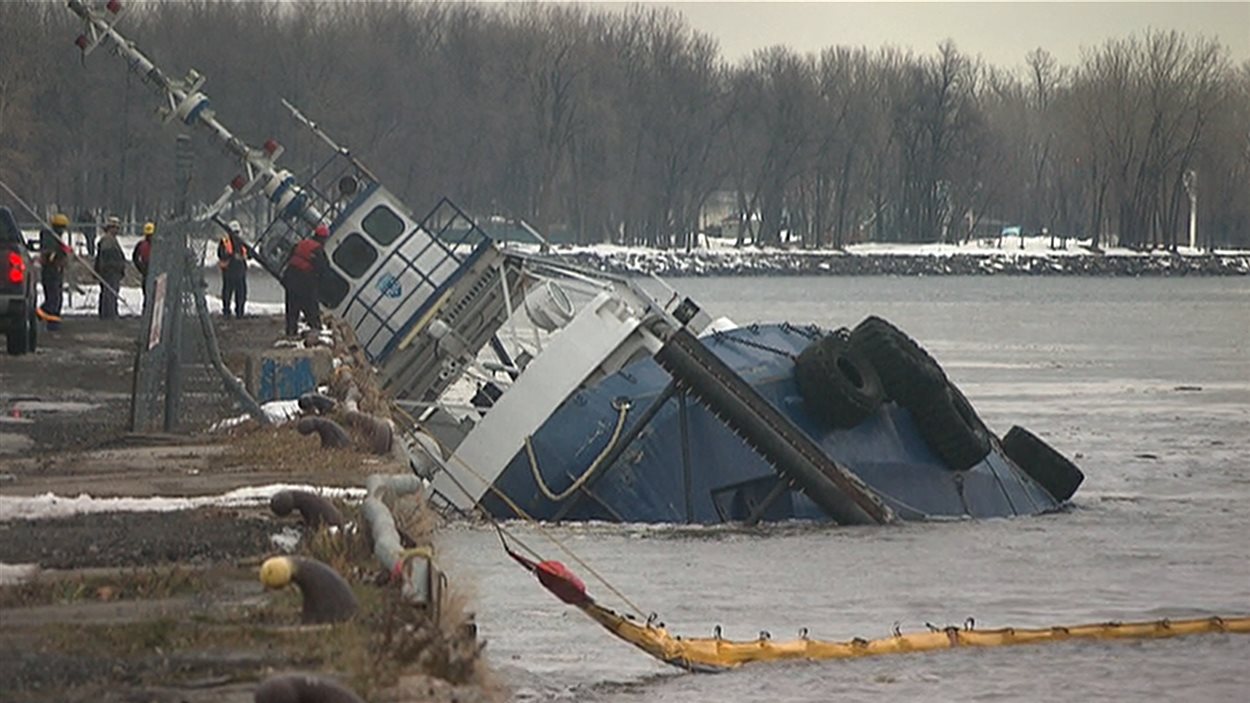 Le bateau-remorqueur qui a sombré dans le fleuve Saint-Laurent