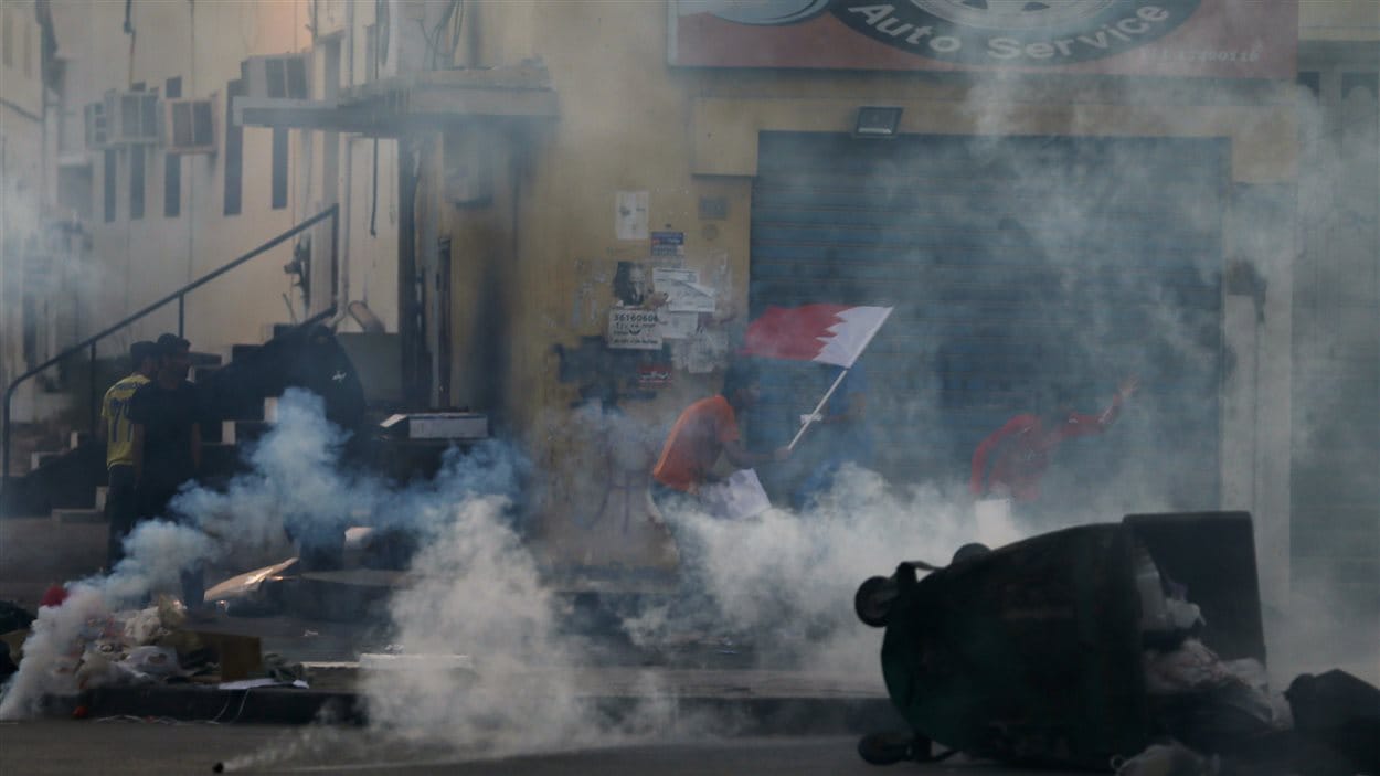 Les forces de sécurité ont fait usage de gaz lacrymogènes pour disperser les manifestants.