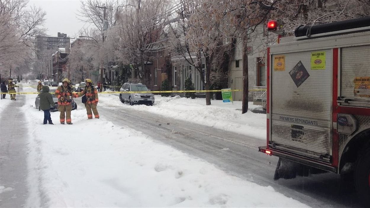 Des résidents ont entendu une détonation provenant d'un transformateur d'Hydro-Québec, sur le boulevard Saint-Laurent, au nord de l'avenue Laurier.