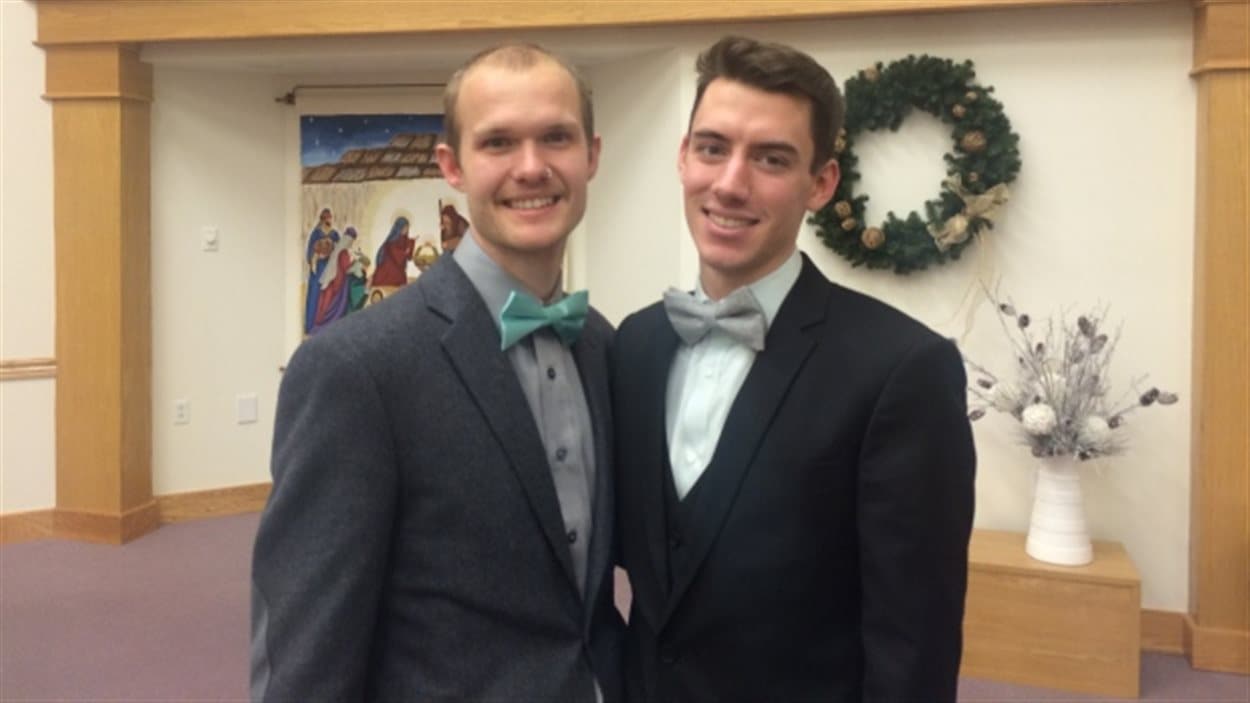 Craig Friesen et Matt Wiens sont les premiers homosexuels à se marier dans une église mennonite au Canada.