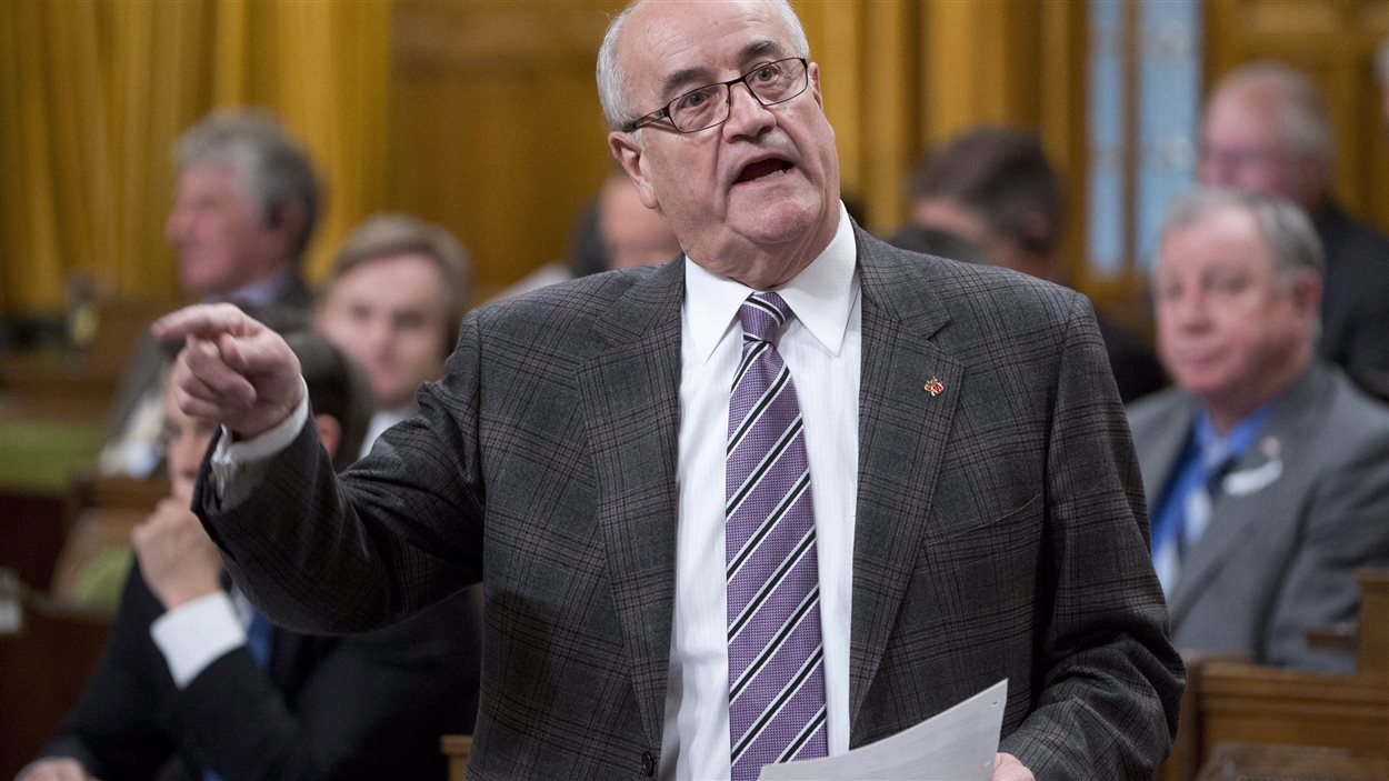 Accusations retirées contre l'exministre et chef de police Julian