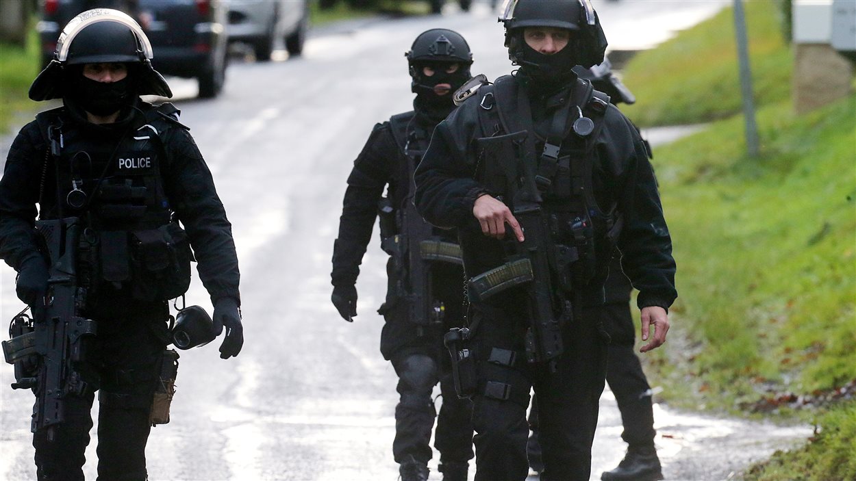 Depuis l'attentat terroriste en France contre le journal satirique Charlie Hebdo, les groupes d’intervention de la police nationale (GIPN) sont sur un pied d'alerte et sont toujours aux trousses des deux suspects, les frères Saïd et Chérif Kouachi.
