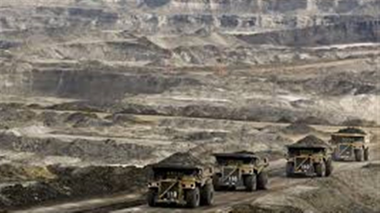 Pertes d’emplois à venir dans les sables bitumineux dans le nord de l’Alberta