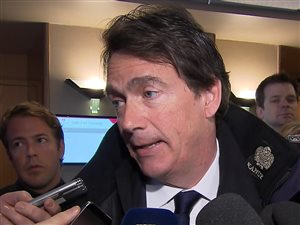 Pierre Karl Péladeau a répondu aux questions des journalistes avant le caucus du Parti québécois.