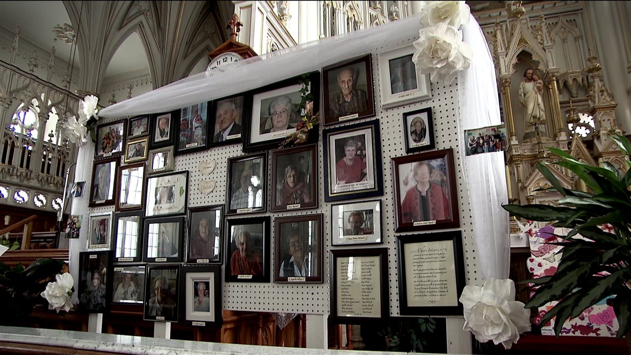 Les photos des victimes dans l'église de L'Isle-Verte