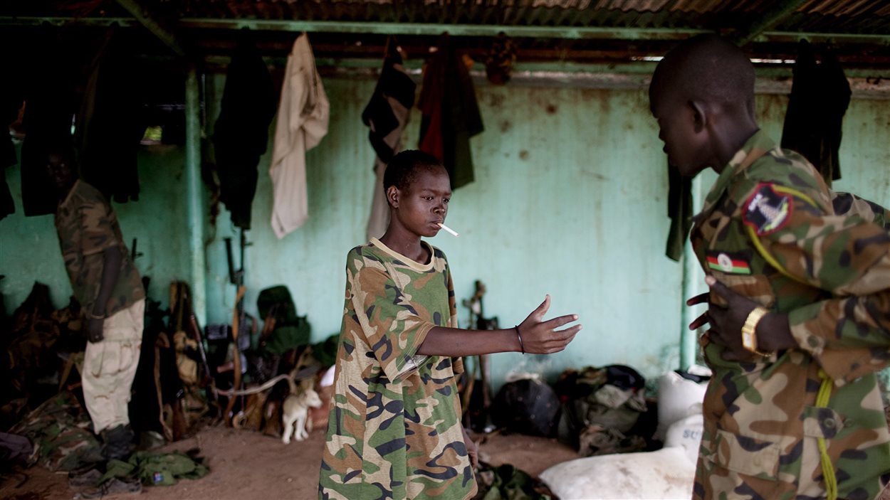 Un jeune soldat au Soudan du Sud en mai 2012