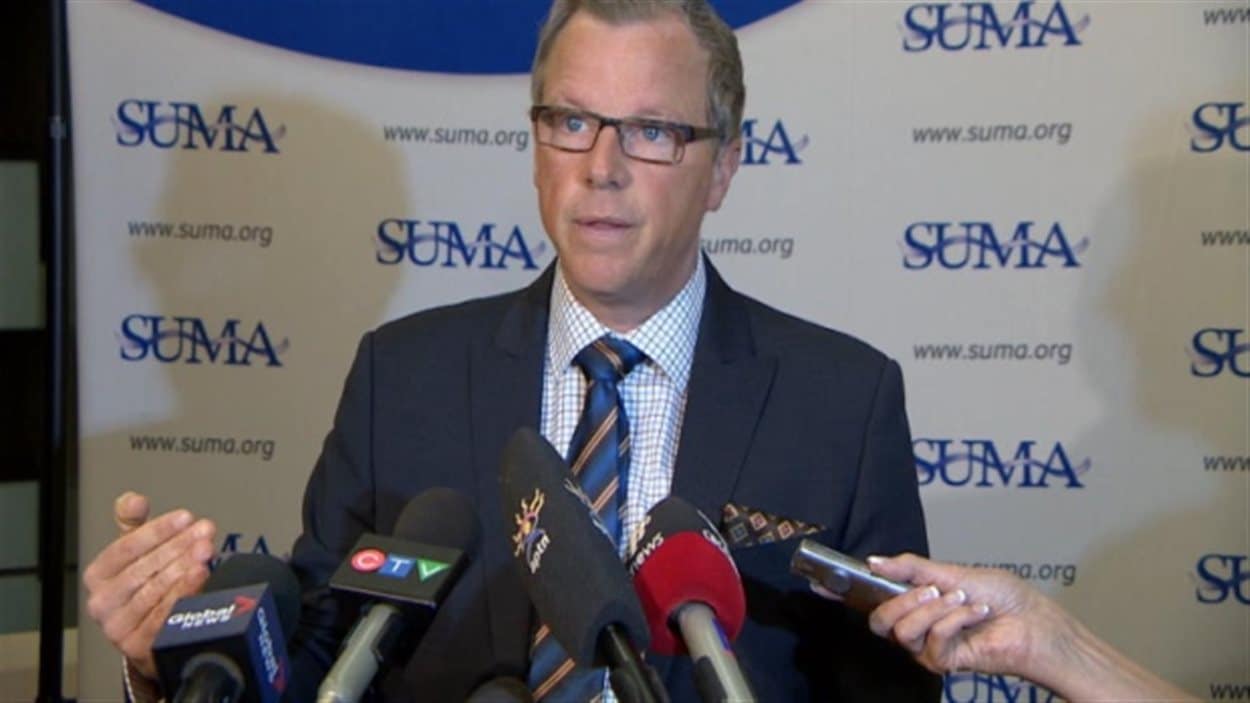 Le premier ministre de la Saskatchewan Brad Wall lors d'une rencontre de l'Association des municipalités urbaines de la Saskatchewan (SUMA).