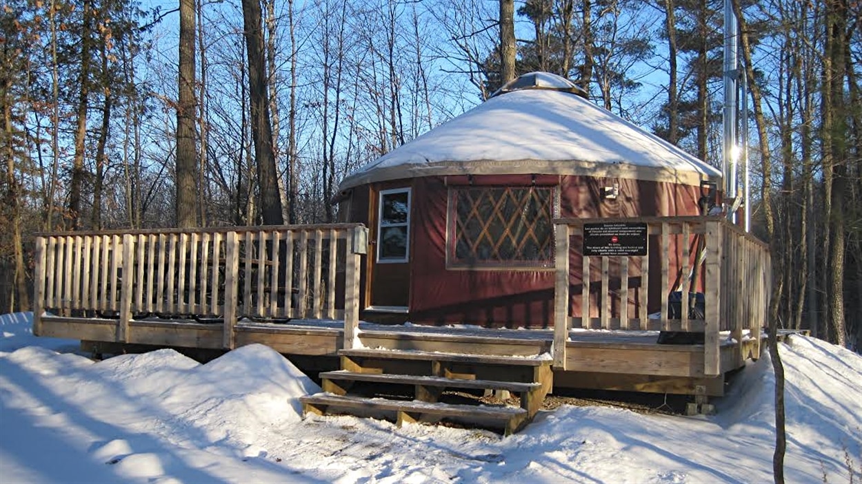 Une yourte située près du lac Taylor, dans le parc de la Gatineau, en hiver